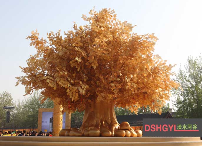 大型金色仿真樹(shù)制作能為您的節(jié)日氣氛增光添彩