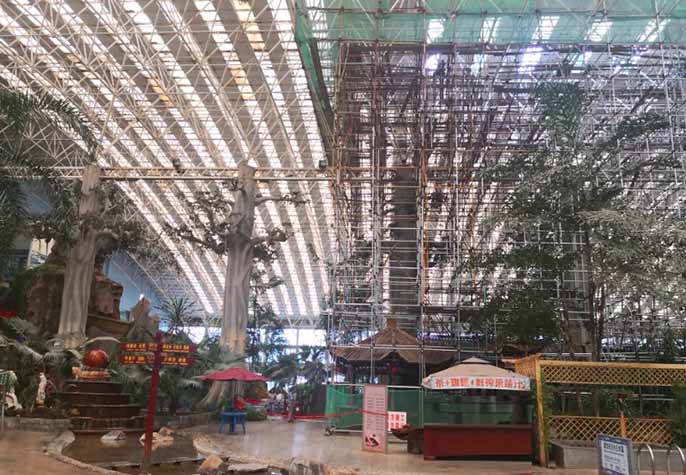 淡水河谷制作的大型仿真樹使用二十多年后變成什么樣了