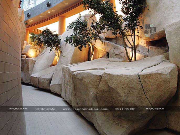 水泥假山重量很輕外觀很漂亮以后可以做到陽臺上了