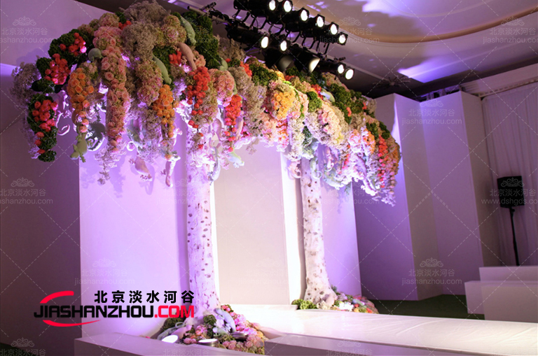 仿真樹不費(fèi)吹灰之力地為您的環(huán)境帶來(lái)多彩和旺盛的生命力