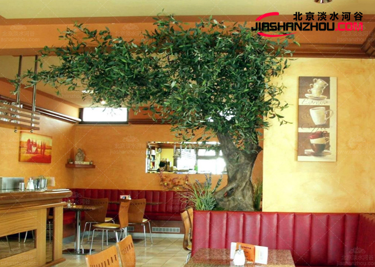 仿真樹木或假花木的出現大大提高了主人日常環境空間的審美感