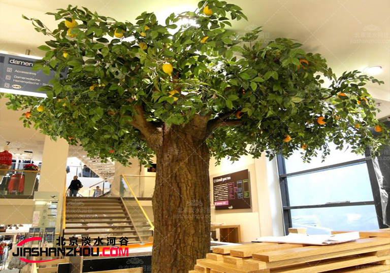 仿真樹為各種室內外場地布景漂亮得讓人樂不思蜀