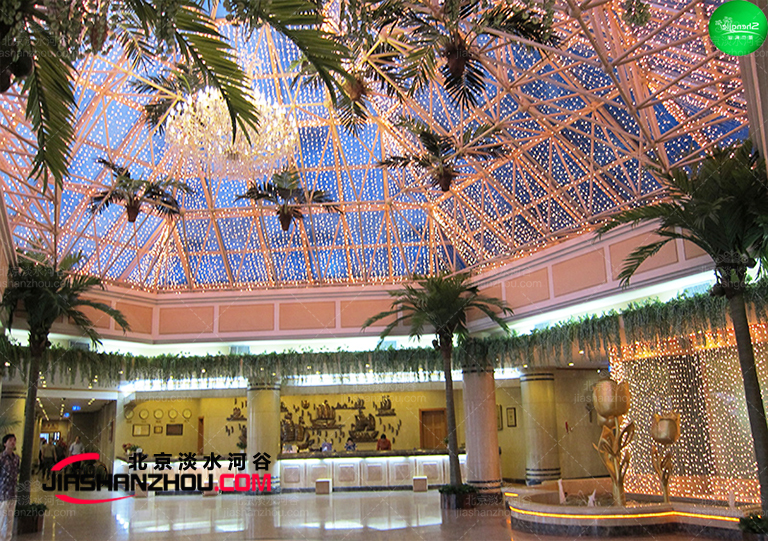 仿真樹美化城市的靈一如既往發揮其特點優勢為環境增添靚麗色彩