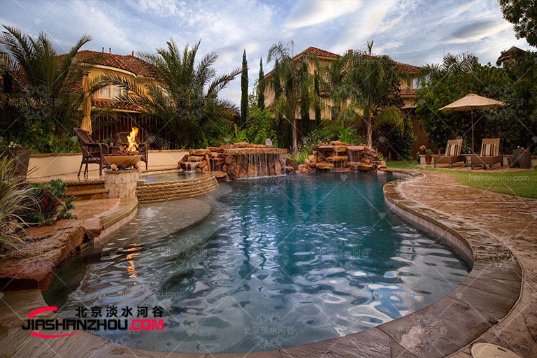 享受別墅塑石假山景觀營(yíng)造的歡迎回家的愜意輕松感