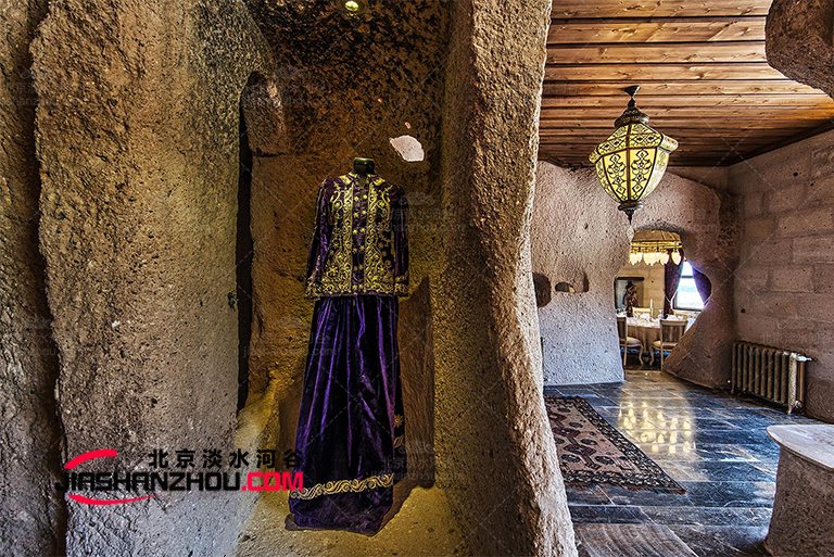 創意人造洞穴客棧設計裝修案例_個性人造洞穴客棧裝修效果圖