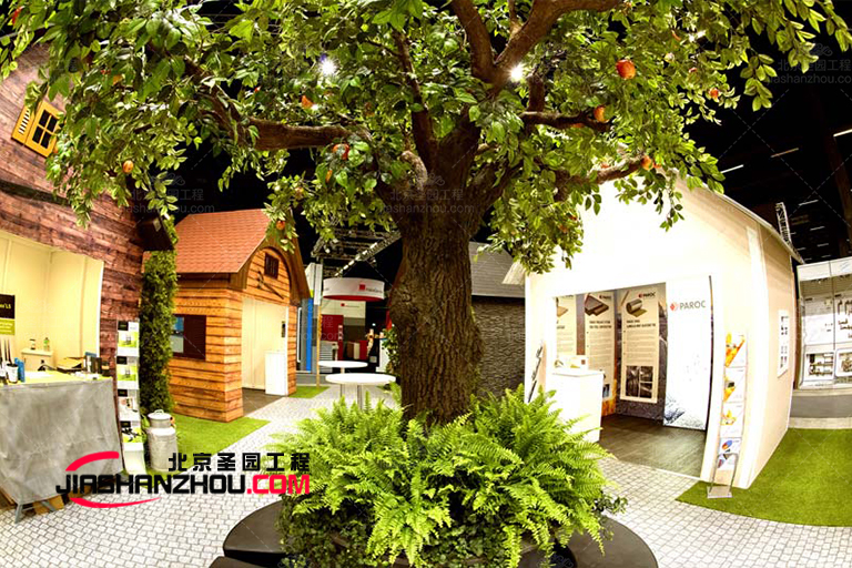 搭配仿真樹裝飾點綴室內外環境的有趣想法