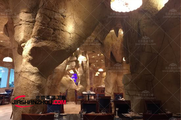 泰國甲米設計有情調的山洞餐廳房去著人排著隊