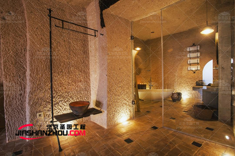江蘇徐州仿真窯洞酒店衛浴設計體現舒適自在的休閑環境