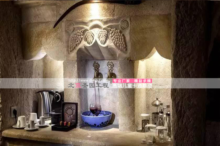 英國懸崖式仿真洞穴浴室堪稱一無二