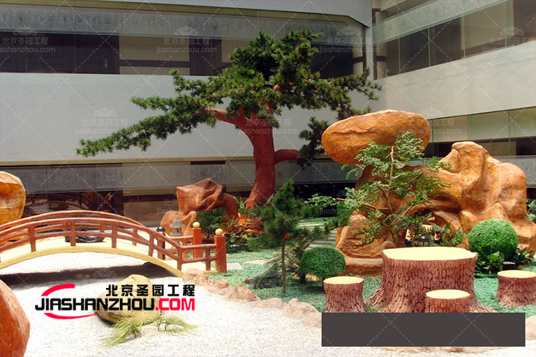 將后院當作室內仿真樹裝飾房屋的真正延伸