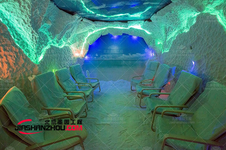 淺色調鹽墻壁使養生鹽療酒店看起來十足小清新