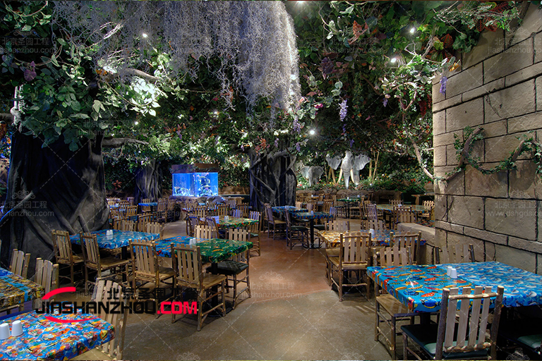 宜興市八佰伴商業中心水泥人造仿真樹工程完工