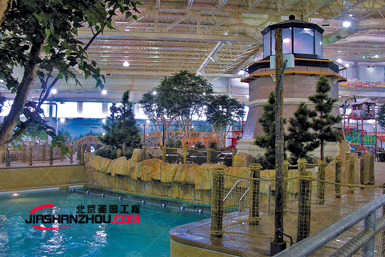 塑石假山景觀水池搭配圍欄加致和具現(xiàn)代感