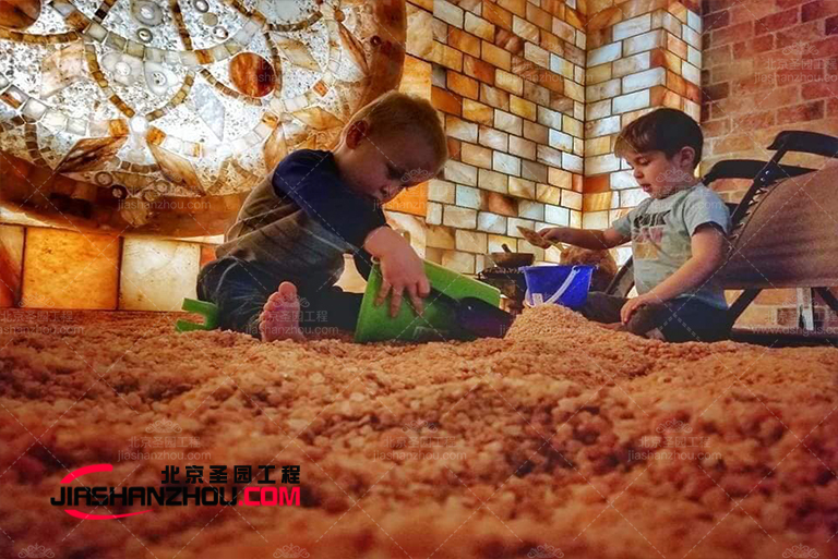 紫紅色給兒童主題仿真鹽洞汗蒸房空間帶來(lái)強(qiáng)烈的大自然的氣息