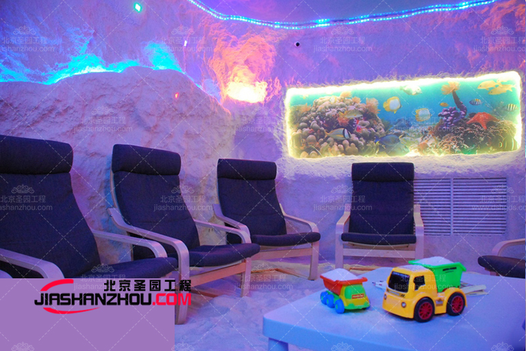 簡(jiǎn)主義仿真洞穴式主題鹽療房室內(nèi)設(shè)計(jì)與海洋元素相結(jié)合