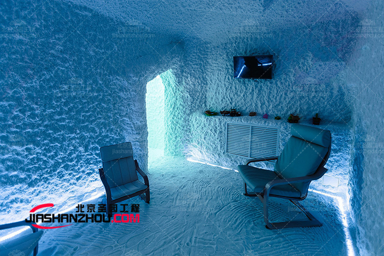 多顏色組合為自然洞穴式主題鹽療房提供了涼爽的夏日f 格