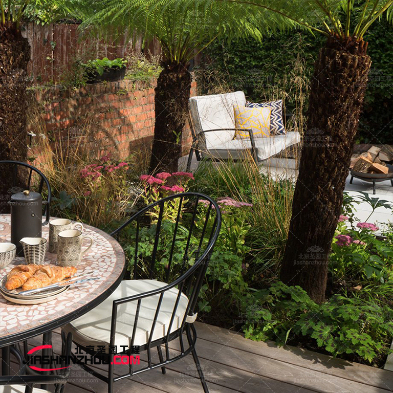 全年欣賞熱帶樹木和異國(guó)情調(diào)的人工仿真樹景觀