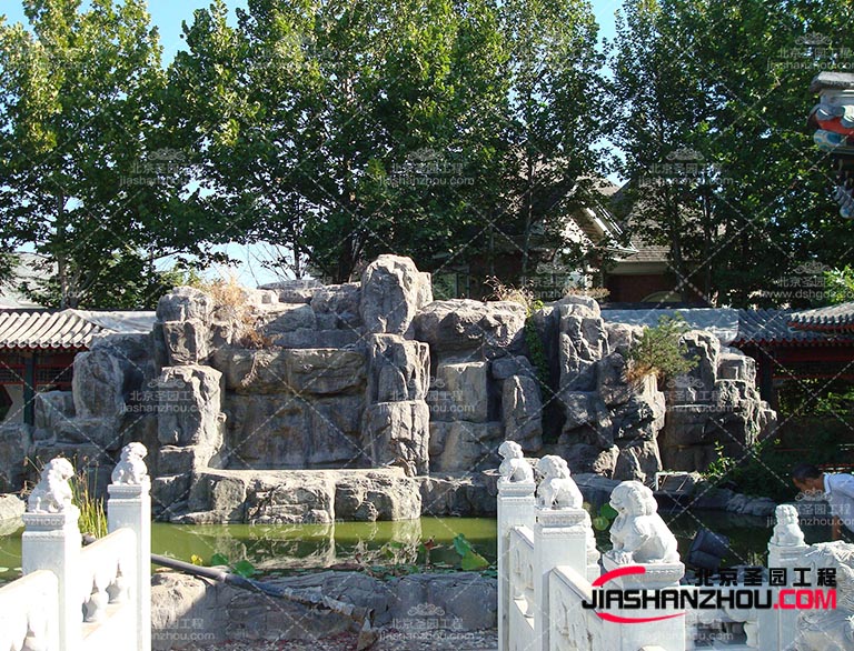 塑石假山一直是園林景觀(guān)基礎(chǔ)建設(shè)中不可或缺的