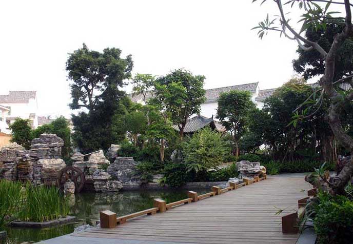 假山魚池.jpg 假山魚池