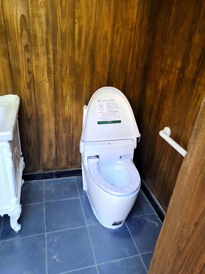 景區(qū)廁所.jpg 景區(qū)廁所