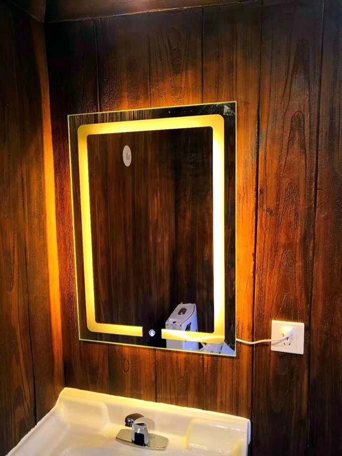 景區(qū)廁所.jpg 景區(qū)廁所